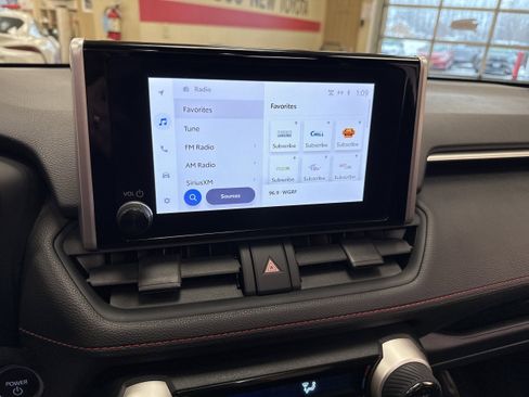 Used 2023 Toyota RAV4 SE w/ Weather & Moonroof Package image 39