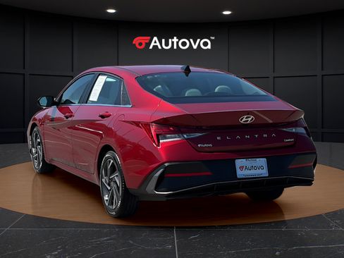Used 2024 Hyundai Elantra Limited FWD image 3