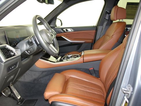 Used 2025 BMW X5 xDrive40i w/ Executive Package image 23