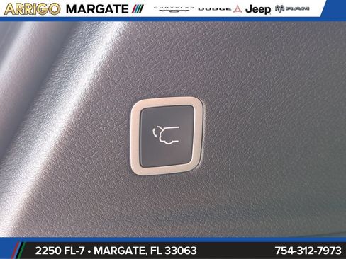 New 2026 Chrysler Pacifica Select FWD image 14