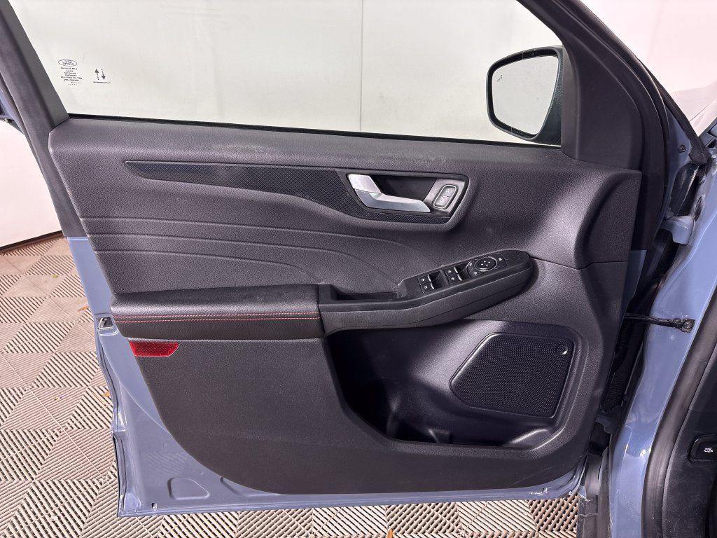 Certified 2024 Ford Escape ST-Line w/ Tech Pack #1 FWD image 17