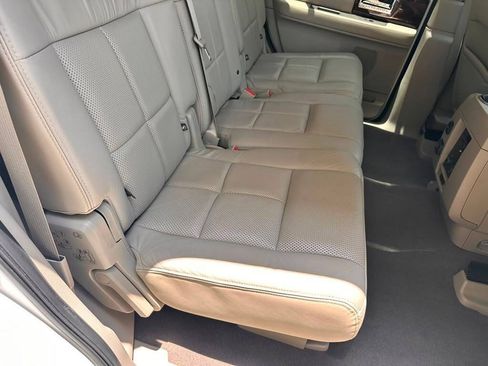 Used 2014 Lincoln Navigator 2WD image 78
