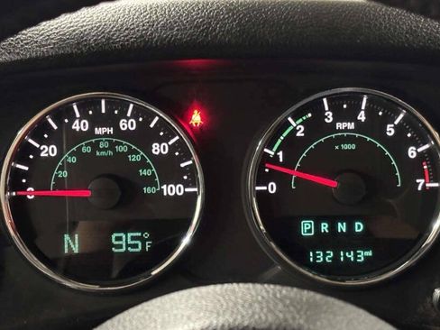 Used 2015 Jeep Wrangler Unlimited Sahara AWD/4WD image 29