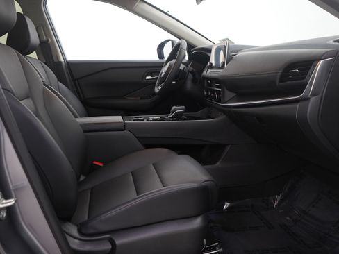 Used 2024 Nissan Rogue SV w/ SV Premium Package image 13