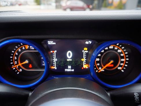 Used 2018 Jeep Wrangler Unlimited Sahara image 15