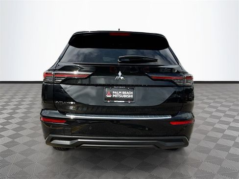 New 2025 Mitsubishi Outlander ES image 6