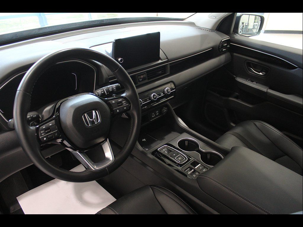 Certified 2025 Honda Pilot Touring image 13