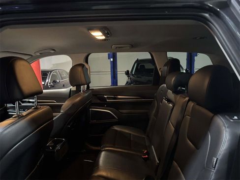Used 2024 Kia Telluride LX image 12