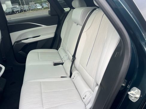 Used 2024 Cadillac Lyriq Luxury AWD/4WD image 9