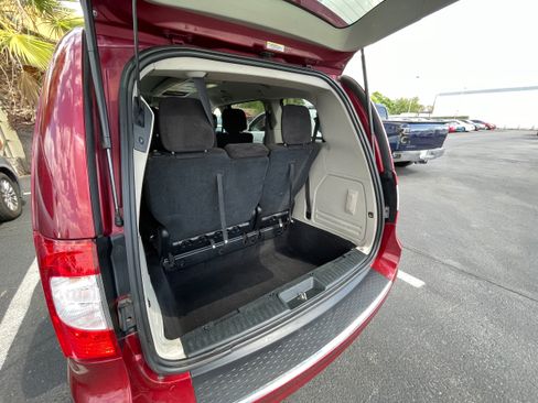 Used 2012 Chrysler Town & Country Touring w/ Entertainment Group #1 image 20