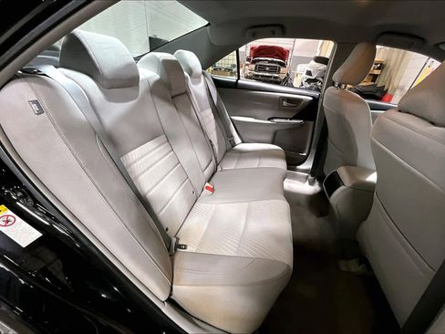 Used 2016 Toyota Camry LE image 19