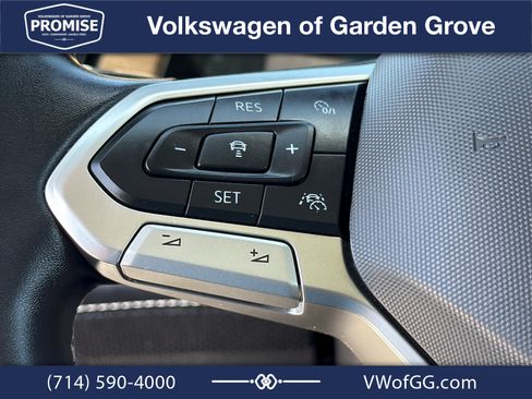 Used 2024 Volkswagen Atlas SE w/ Panoramic Sunroof Package FWD image 21