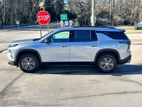 New 2026 Chevrolet Traverse LT image 4