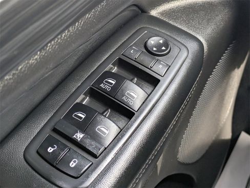 Used 2019 Jeep Grand Cherokee Altitude image 27