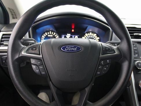 Used 2017 Ford Fusion SE image 31