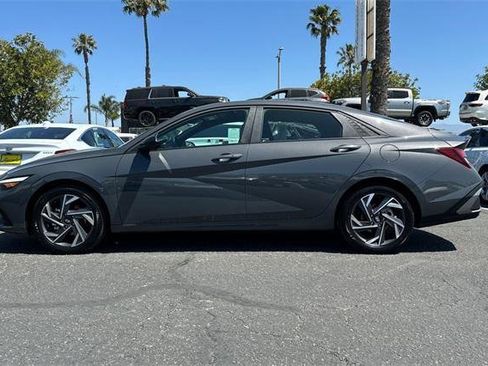 Certified 2025 Hyundai Elantra Sport image 7