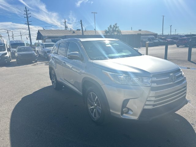 Used 2019 Toyota Highlander XLE AWD/4WD image 12