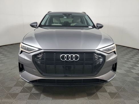 Used 2022 Audi e-tron Premium Plus w/ Premium Plus Package image 2