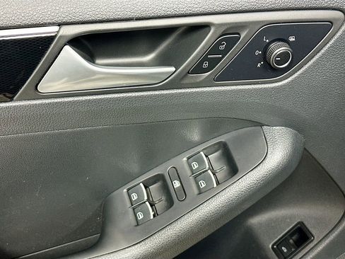 Used 2017 Volkswagen Jetta SEL Premium FWD image 19