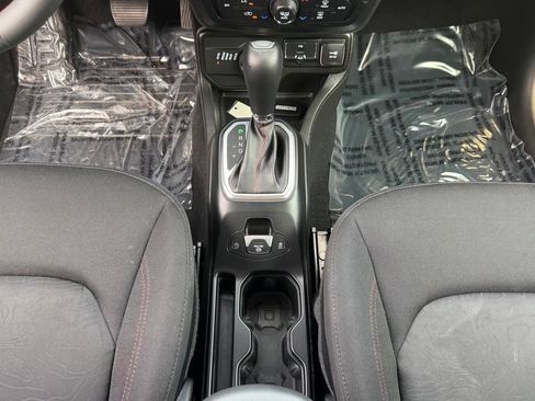 Used 2023 Jeep Renegade Trailhawk AWD/4WD image 23