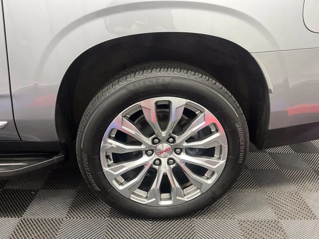 Used 2024 GMC Yukon XL Denali w/ Advanced Technology Package AWD/4WD image 32