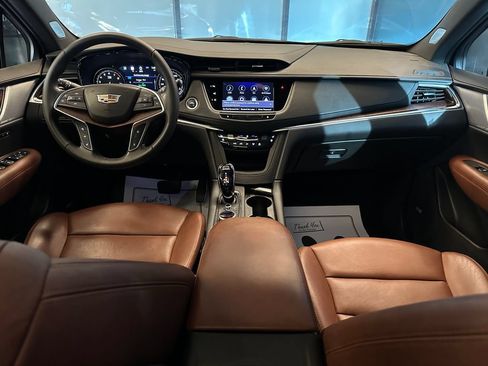 Used 2024 Cadillac XT5 Premium Luxury w/ Technology Package AWD/4WD image 9