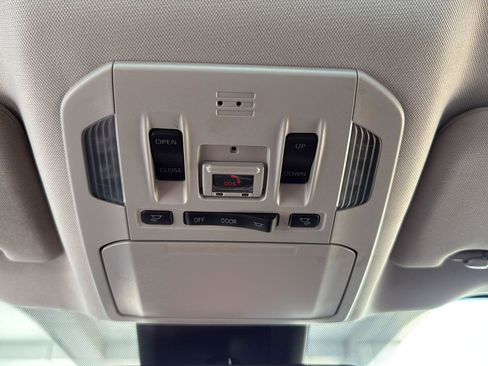 Used 2022 Toyota Highlander XLE image 27