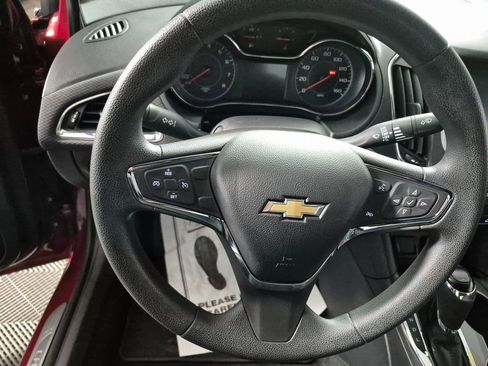 Used 2017 Chevrolet Cruze LT w/ Convenience Package image 11