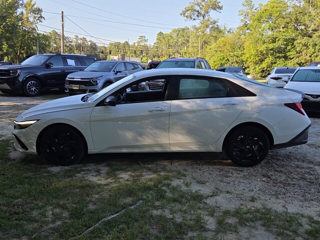Used 2026 Hyundai Elantra Sport FWD image 5