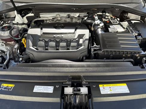 Certified 2023 Volkswagen Tiguan SE R-Line image 14