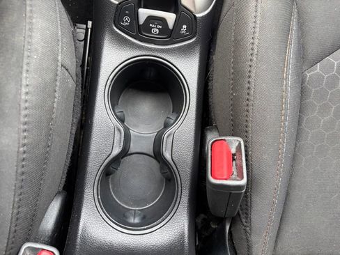Used 2018 Jeep Compass Sport w/ Tech Group FWD image 16