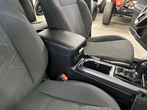 Used 2018 Toyota Tacoma TRD Off-Road AWD/4WD image 33