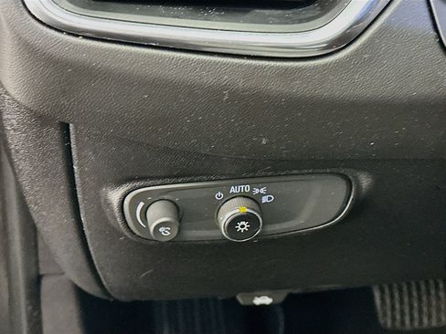 Used 2018 Chevrolet Equinox LS FWD image 17