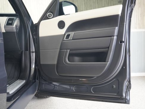 Used 2022 Land Rover Range Rover Sport HST image 31