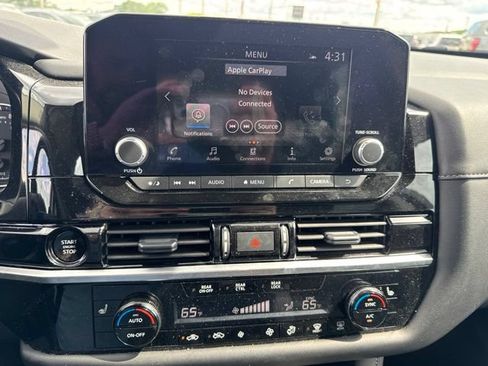 Used 2025 Nissan Pathfinder SV AWD/4WD image 28
