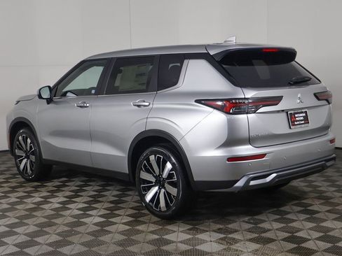 New 2026 Mitsubishi Outlander SE image 11