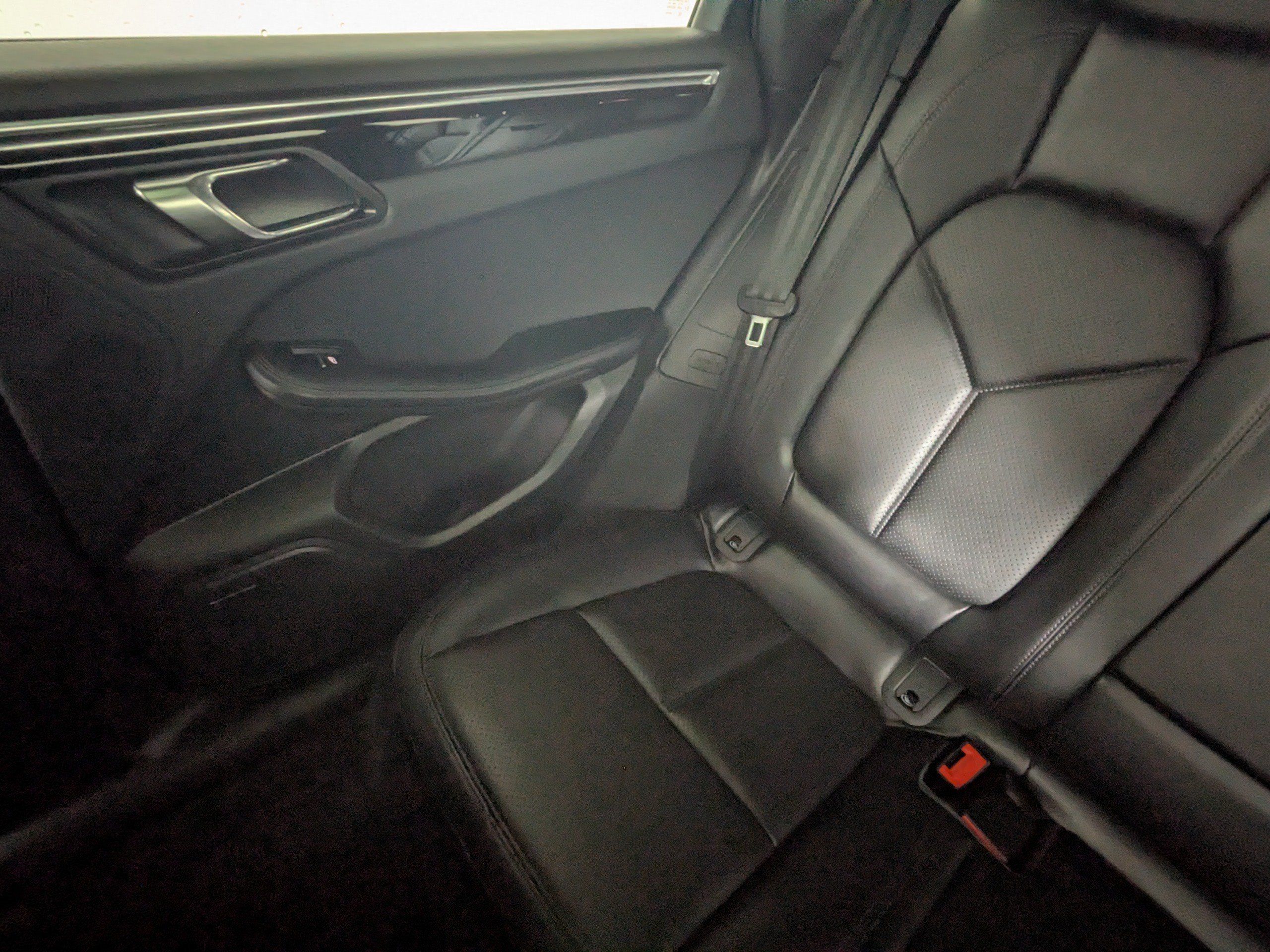 Used 2026 Porsche Macan AWD/4WD image 14