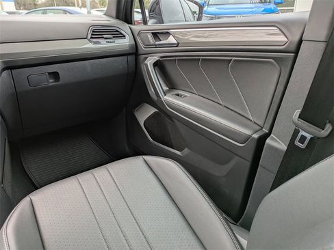 Used 2023 Volkswagen Tiguan SE R-Line image 21