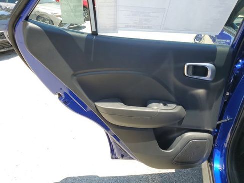 Certified 2025 Hyundai Venue SEL image 8