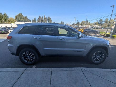 Used 2018 Jeep Grand Cherokee Limited w/ Trailer Tow Group IV image 9