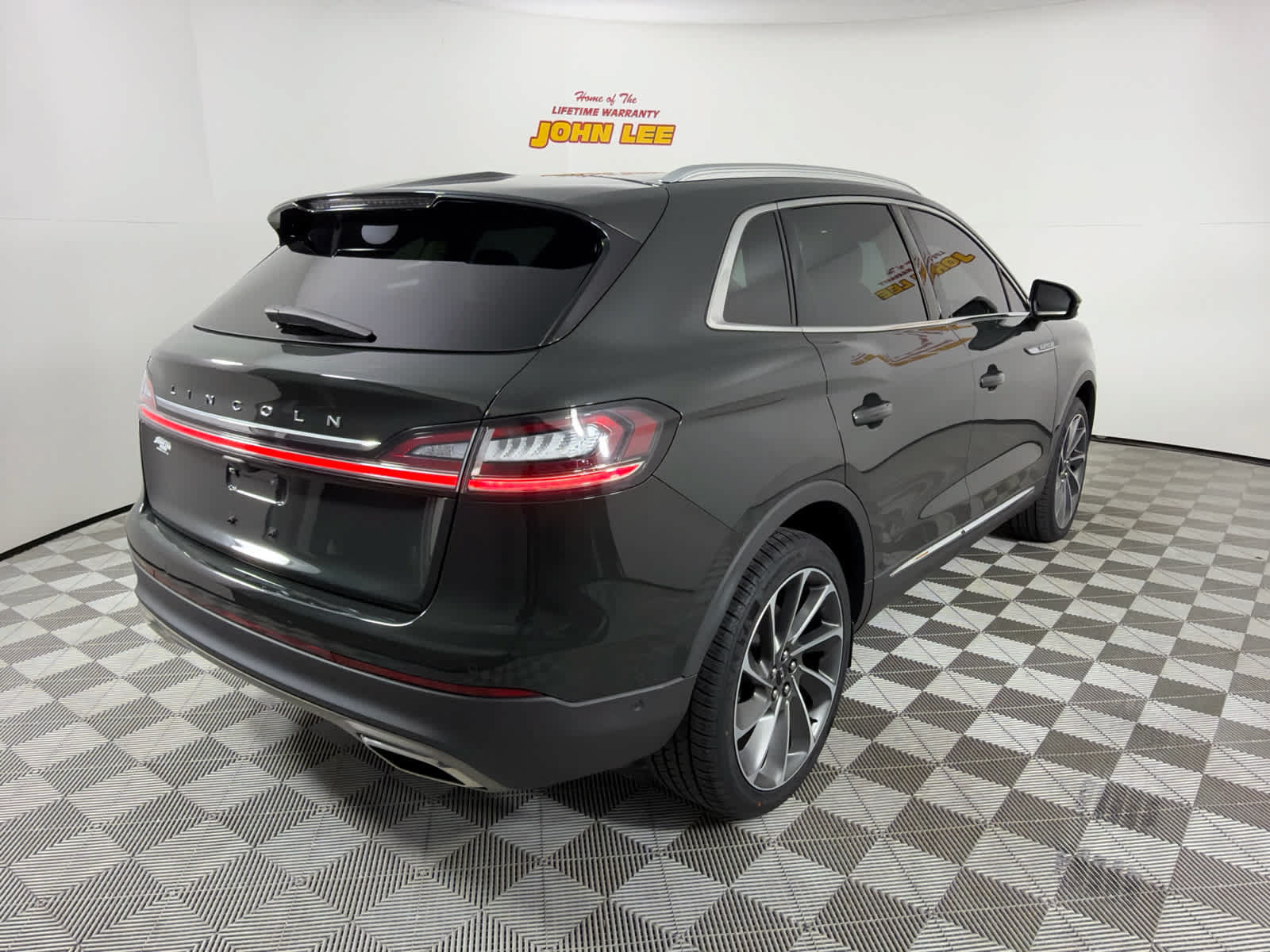 Used 2023 Lincoln Nautilus Reserve w/ Equipment Group 201A AWD/4WD image 6