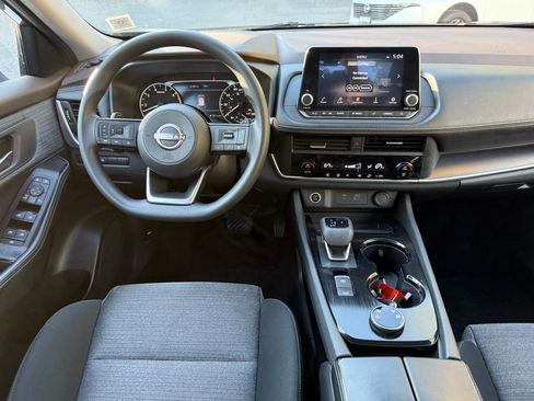 Used 2023 Nissan Rogue SV image 12