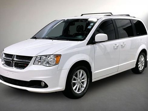Used 2020 Dodge Grand Caravan SXT image 3