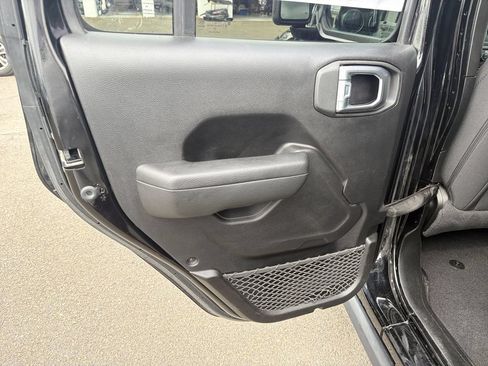 Used 2023 Jeep Gladiator Sport AWD/4WD image 12