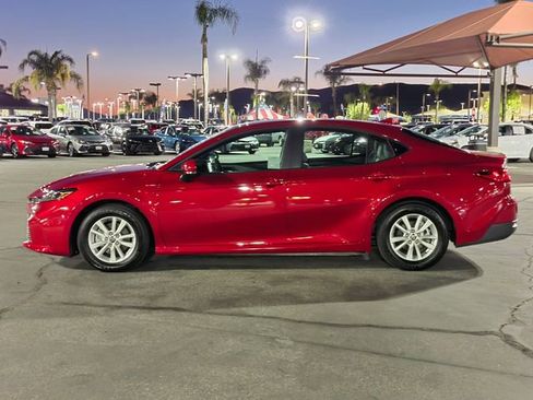 Used 2025 Toyota Camry LE image 9