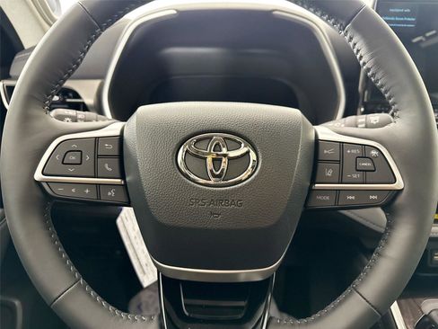 New 2026 Toyota Highlander Limited image 17