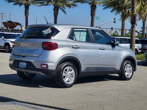 Certified 2026 Hyundai Venue SE FWD image 4