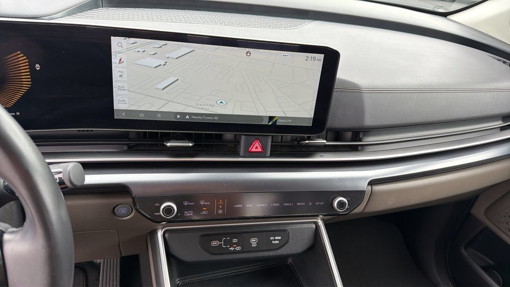 Used 2025 Kia Carnival FWD image 24