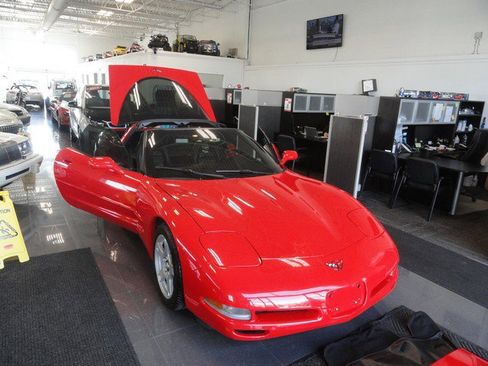 Used 1997 Chevrolet Corvette Coupe w/ Roof Pkg RWD image 10