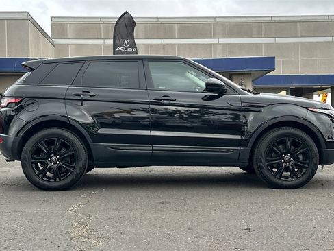 Used 2019 Land Rover Range Rover Evoque SE image 3